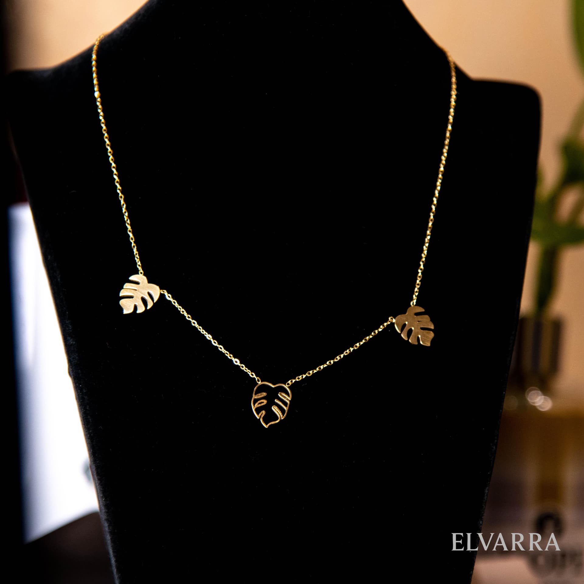 Simple Design Leaf Shape Necklace - alternate