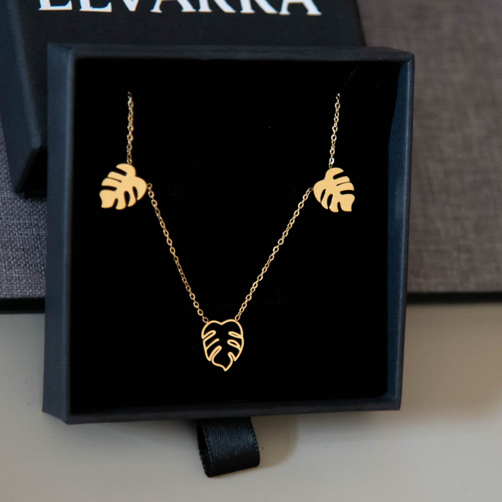 Simple Design Leaf Shape Necklace