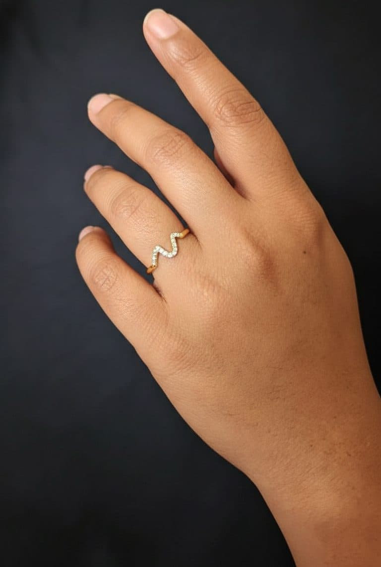 Steel Simple Wavy Style Zircon-encrusted Ring High-quality